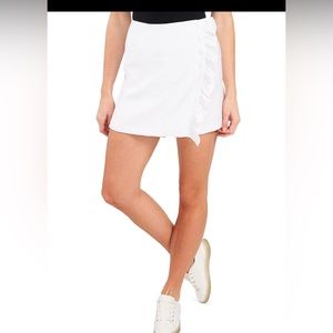 NWT CeCe Womens Ruffled Snap Mini Ivory Skort size 6 BHFO 8681